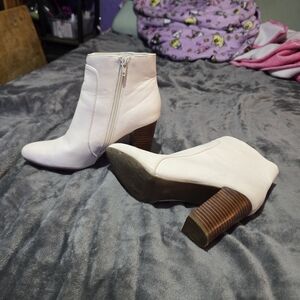 MIA ROSEBUD-S (Size 8m) Cream Heeled Boots with Brown Block Heel (WORN)